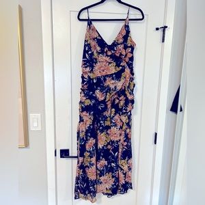 Gorgeous Lulus mid-length floral dress with gathered mid section, size XL.